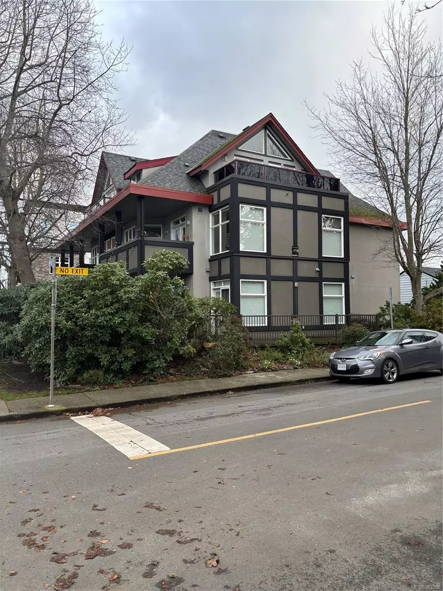 Victoria, BC V8R 1B8,1741 Oak Bay Ave #A