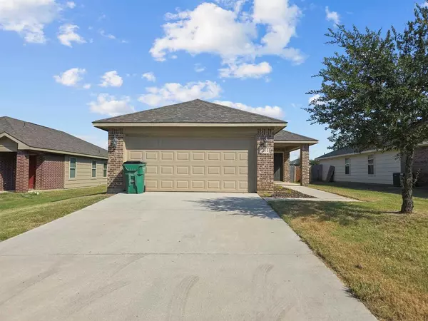 211 Candlewood Circle, Gainesville, TX 76240