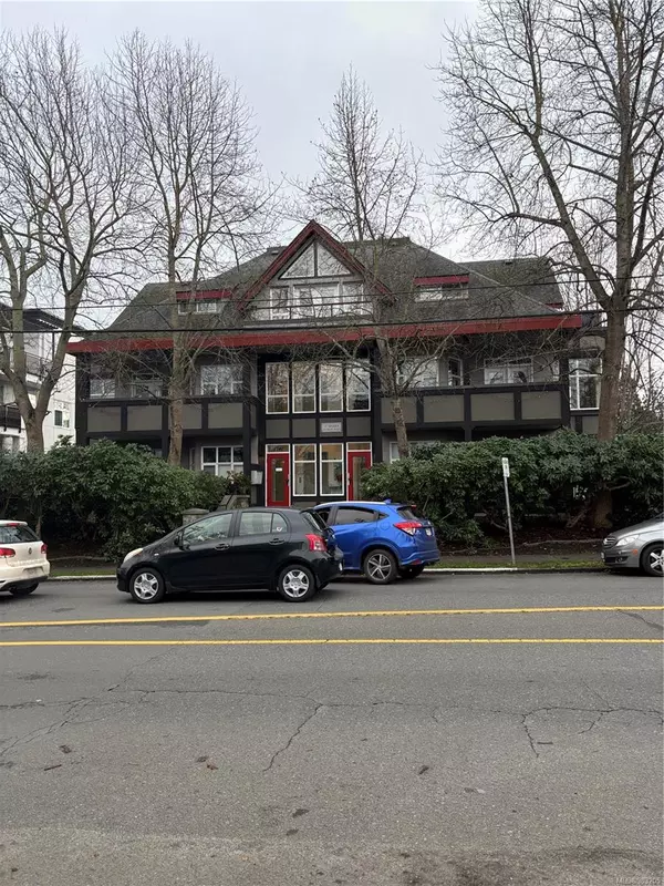 Victoria, BC V8R 1B8,1741 Oak Bay Ave #A