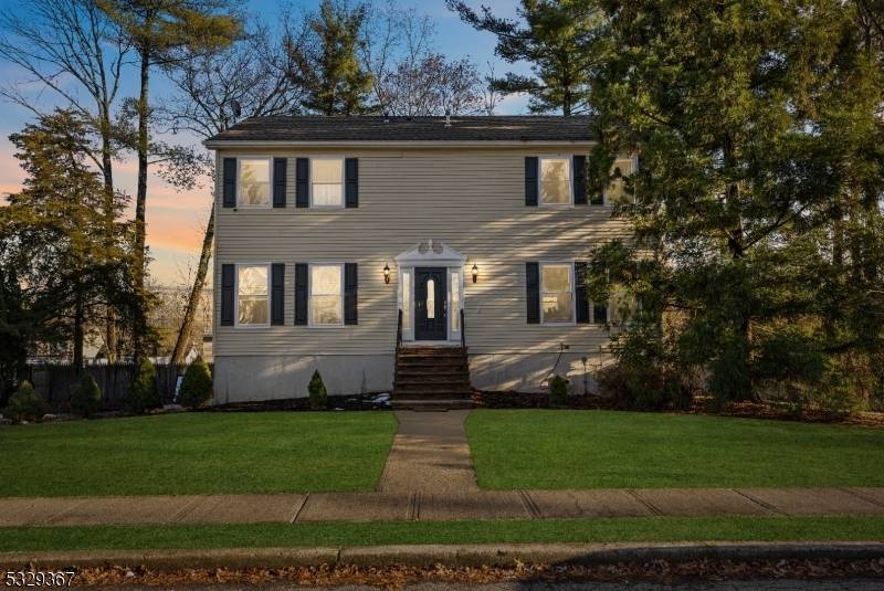 37 Dogwood Dr, Newton Town, NJ 07860