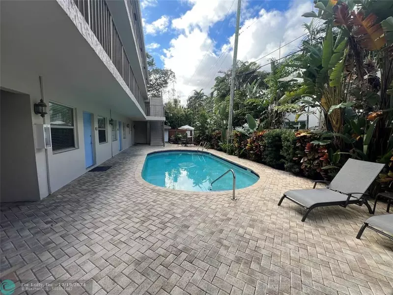 215 NE 16th Ave  #203, Fort Lauderdale, FL 33301