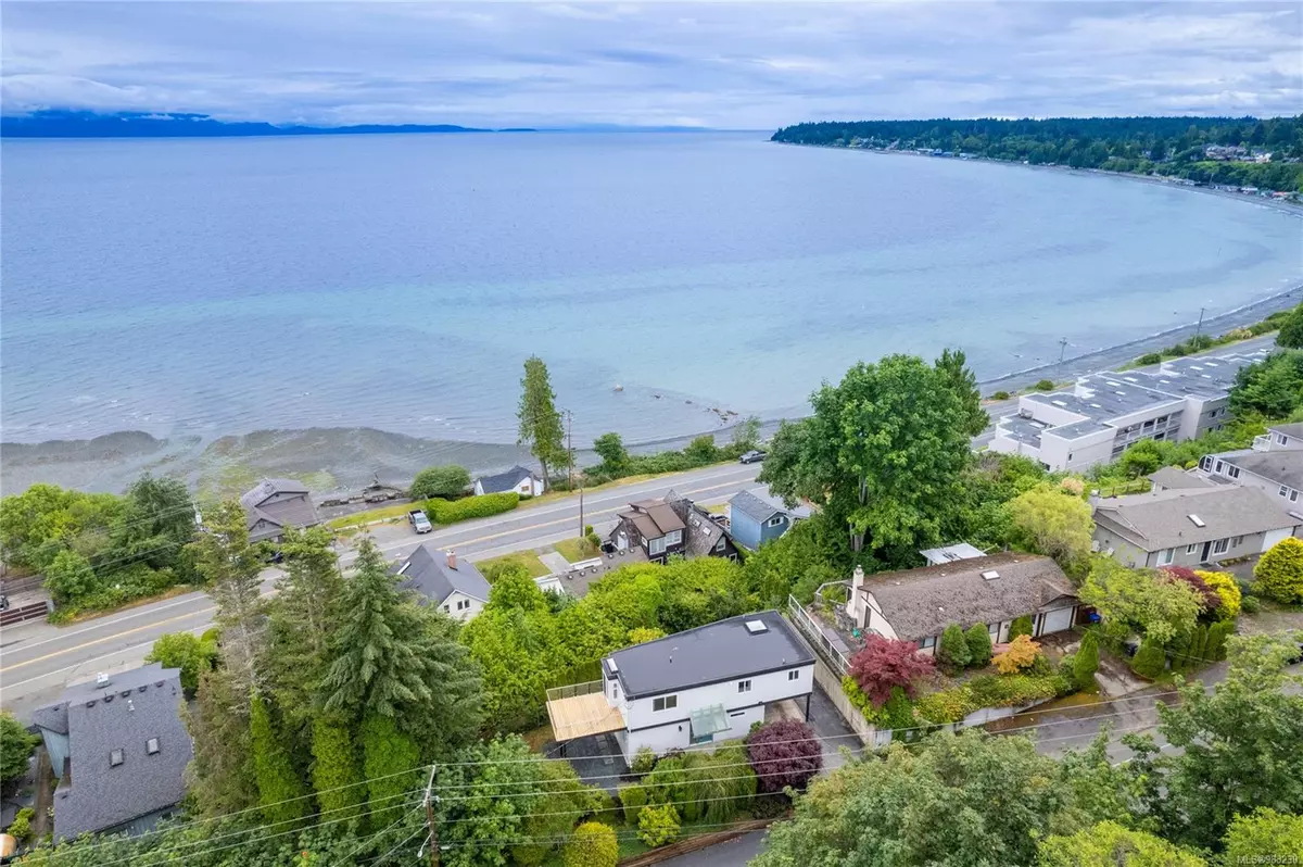 Qualicum Beach, BC V9K 1H7,595 Crescent Rd W