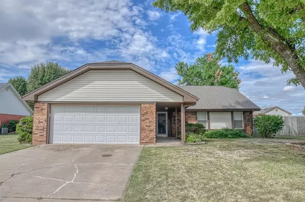 126 Bowerwood Drive, Chickasha, OK 73018