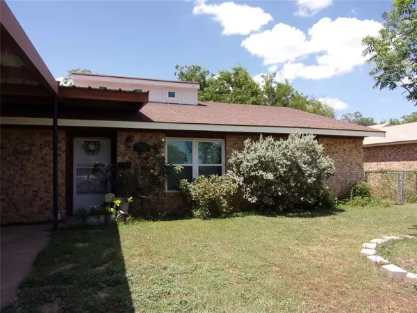 San Saba, TX 76877,1106 W Pecan Street