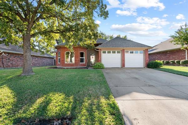 5705 Roundup Trail, Arlington, TX 76017