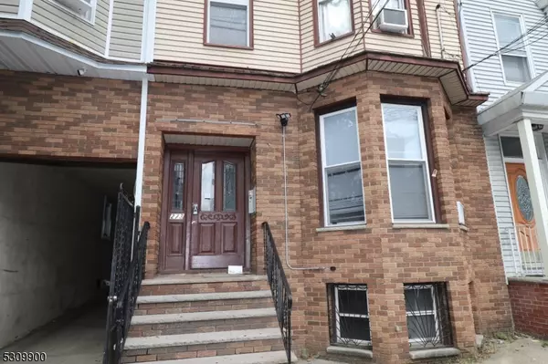 Newark City, NJ 07105,273 Walnut St #3