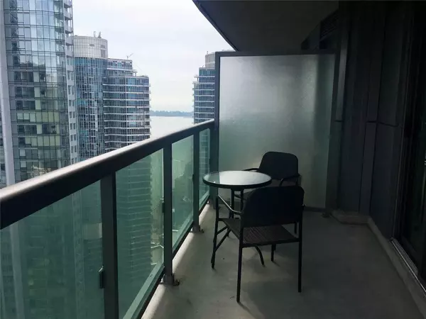 Toronto C01, ON M5J 3A3,19 Grand Trunk CRES #3907