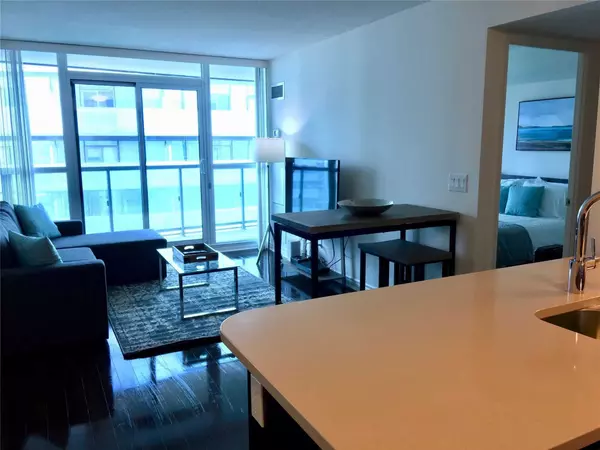 Toronto C01, ON M5J 3A3,19 Grand Trunk CRES #3907