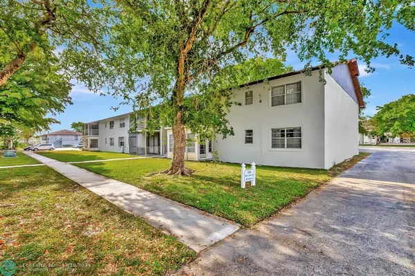 335 W Laurel Dr  #2M, Margate, FL 33063