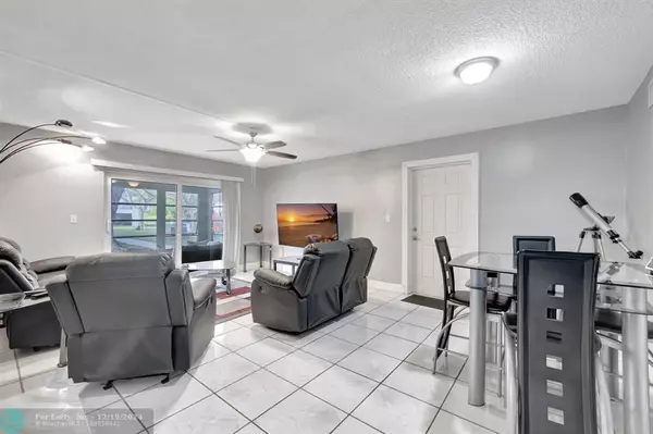 Margate, FL 33063,335 W Laurel Dr  #2M