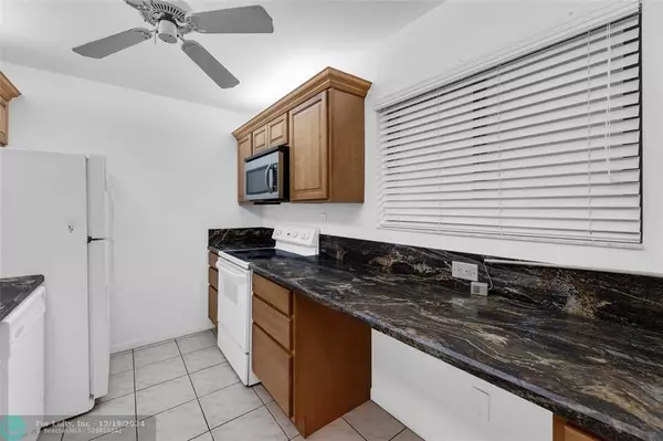 Boca Raton, FL 33486,900 SW 9TH STREET CIRCLE  #105