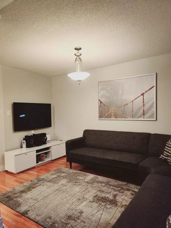 Mississauga, ON L5W 1S7,949 Flute WAY