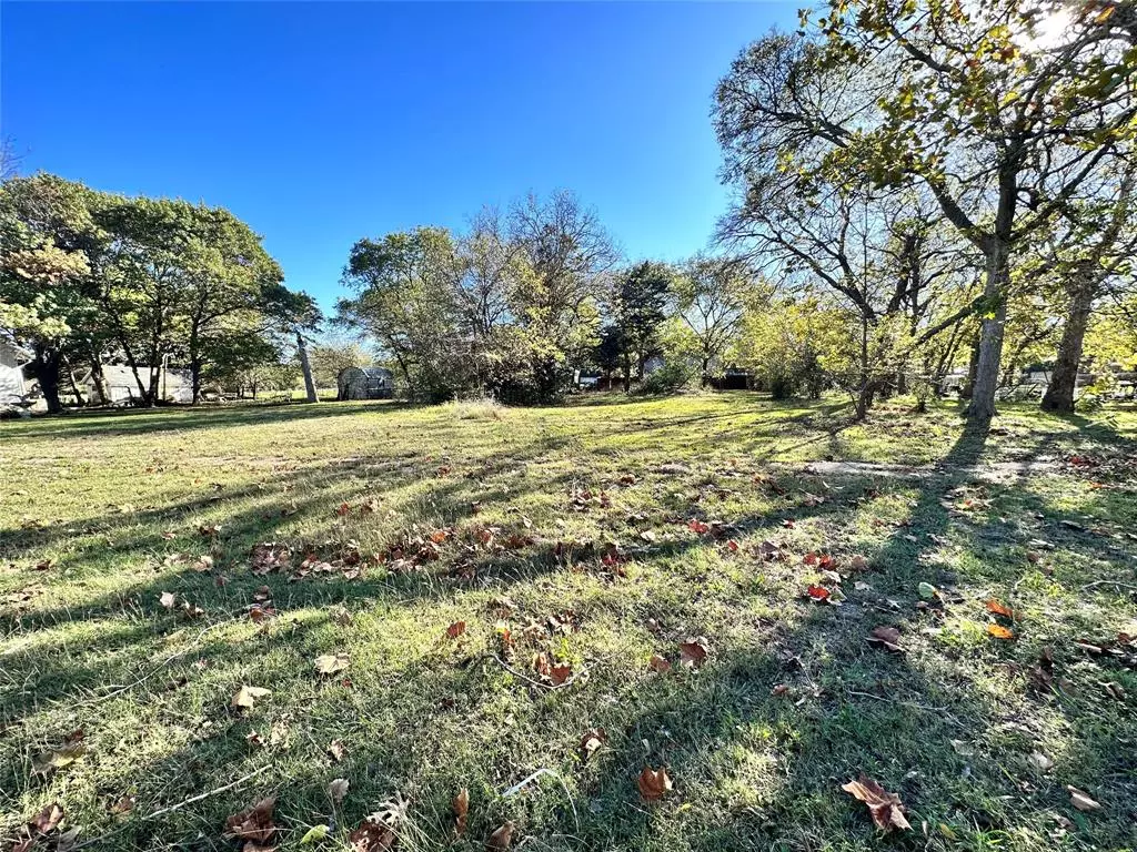 Whitewright, TX 75491,507 W Spruce Street