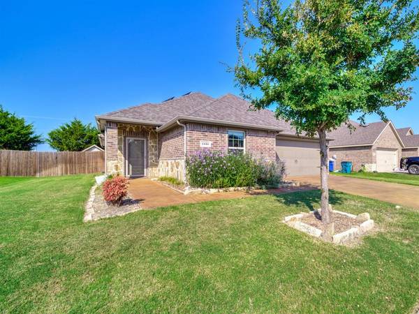 1530 Woodlake Drive,  Waxahachie,  TX 75165