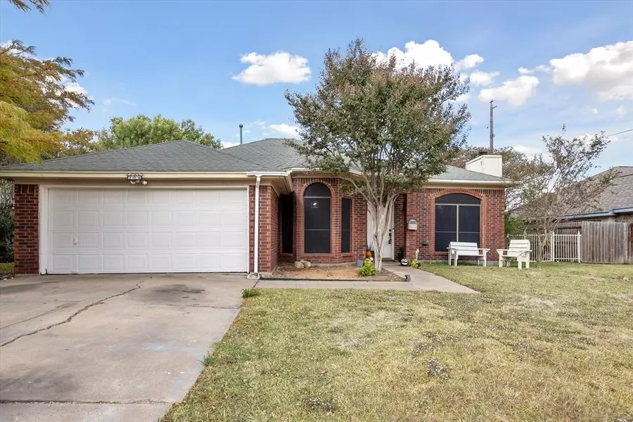 304 Shirley Drive, Alvarado, TX 76009