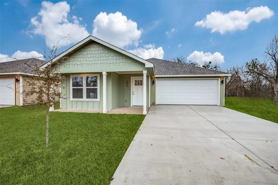 203 Thomas Street, Terrell, TX 75160