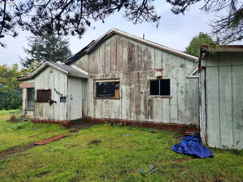 94619 GRANGE RD, Gold Beach, OR 97444