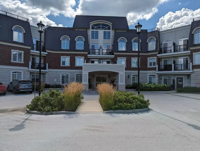 2300 UPPER MIDDLE RD W #332, Oakville, ON L6M 0T4