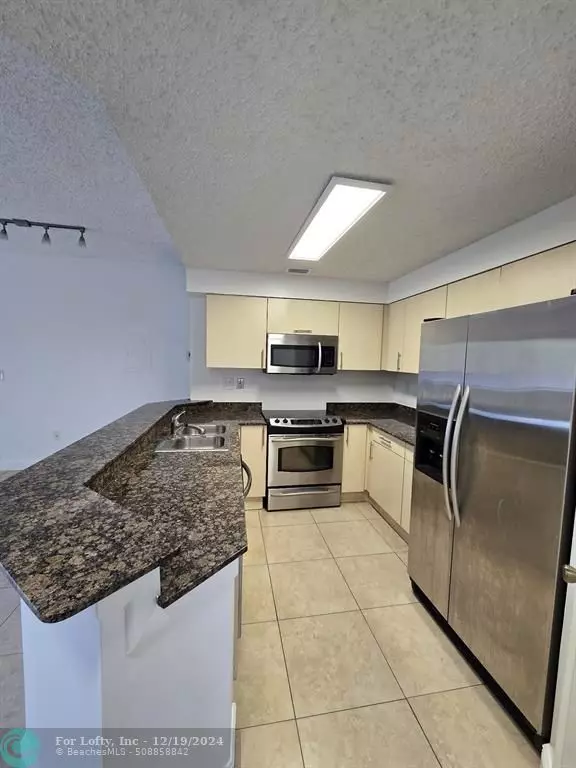 Fort Lauderdale, FL 33315,2445 SW 18th Ter  #218