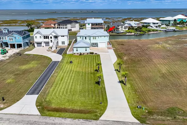 115 MARINER DR, Rockport, TX 78382