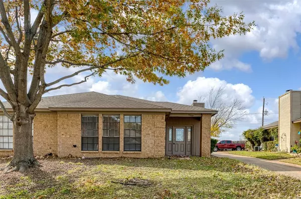 5428 Wild West Drive, Arlington, TX 76017