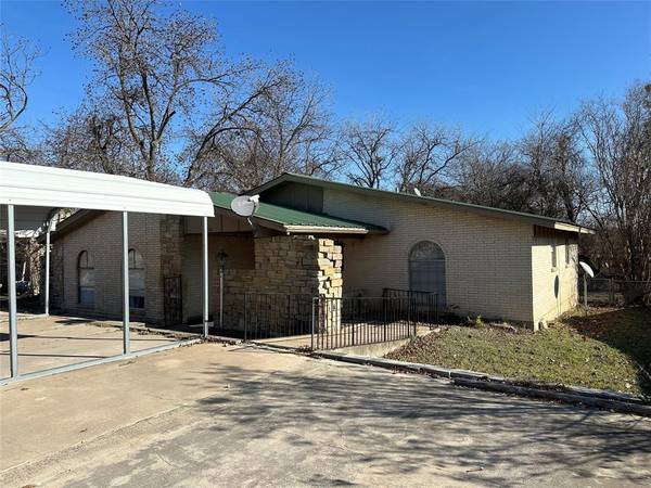 206 Ervin Street N, Comanche, TX 76442