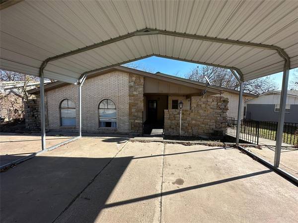 Comanche, TX 76442,206 Ervin Street N