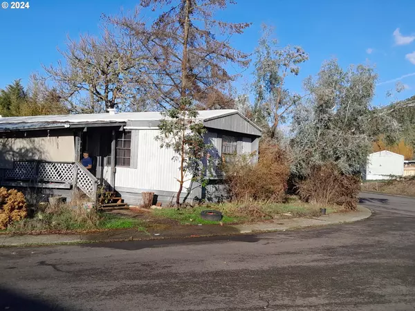 701 LEIKEN LN, Roseburg, OR 97470