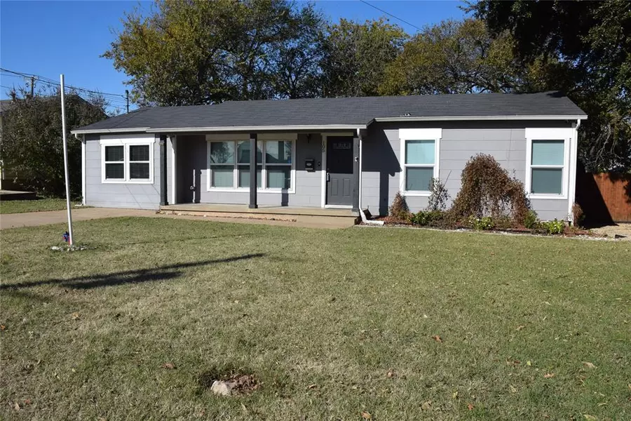 105 Anderson Street, Burleson, TX 76028