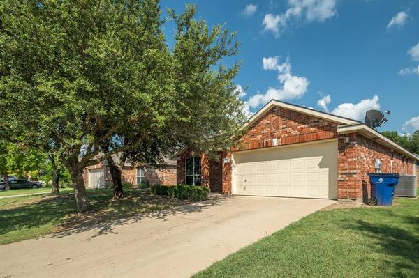 132 Buckskin Drive,  Waxahachie,  TX 75167