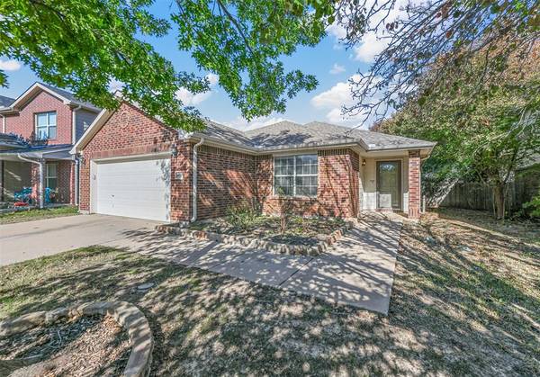 4885 Trail Hollow Drive, Fort Worth, TX 76244