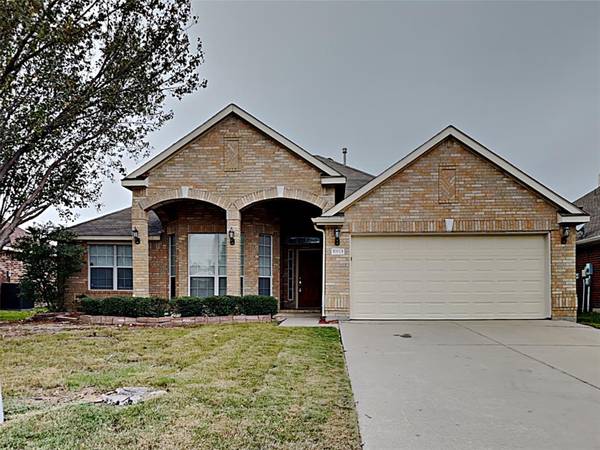 6951 Deer Run Drive, Watauga, TX 76137