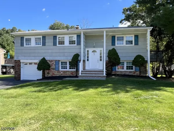 32 Rapalyea Rd, Hopatcong Boro, NJ 07843