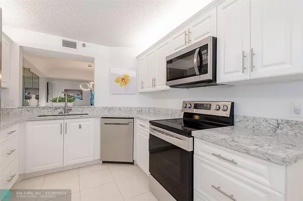 Boca Raton, FL 33428,9165 SW 14th St  #1403