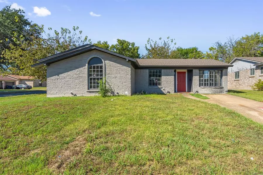 6033 Crosswood Lane, Dallas, TX 75241