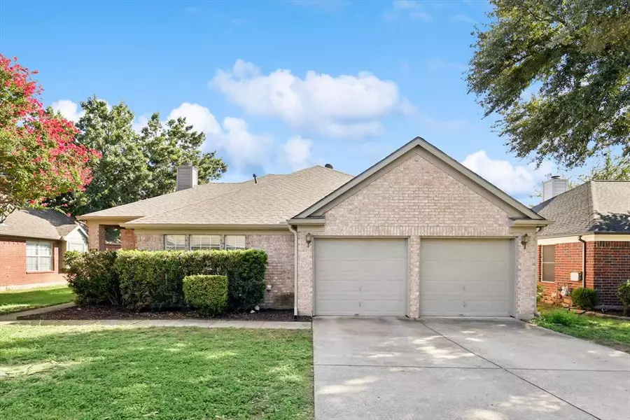 736 Bluebonnet Drive, Hurst, TX 76053