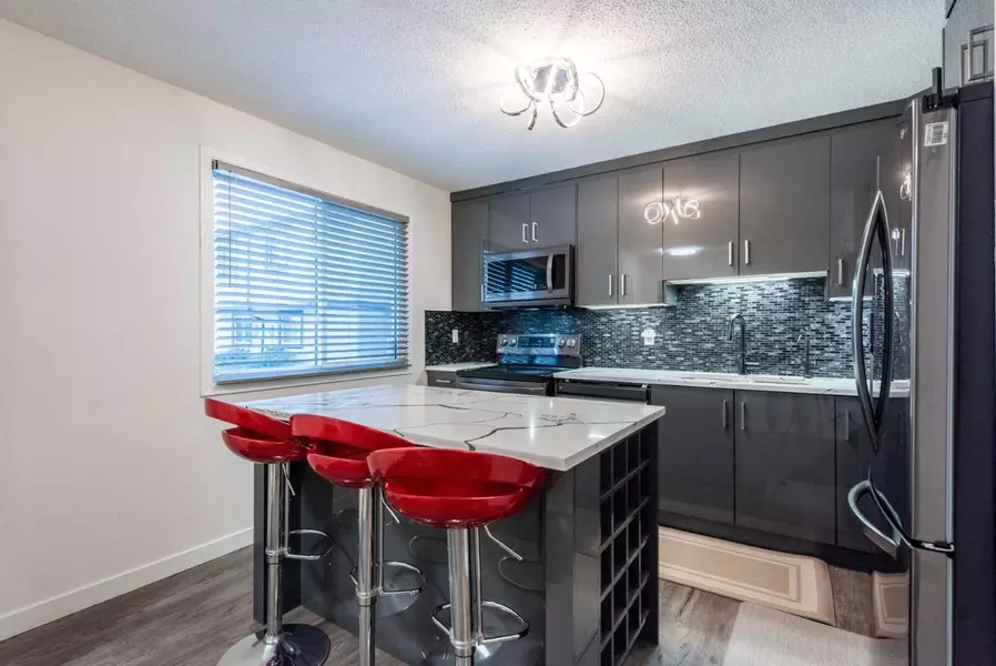 3029 Rundleson RD NE #86, Calgary, AB T1Y 3Z5