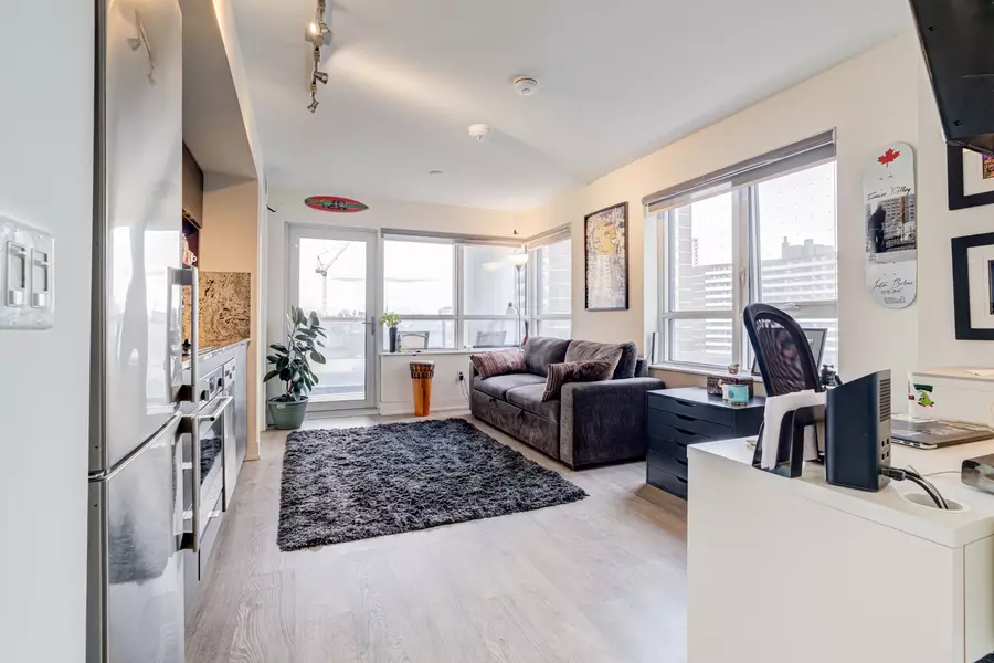 9 Mabelle AVE #418, Toronto W08, ON M9A 0E1