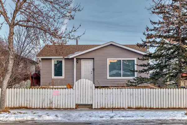 184 Castlebrook DR Northeast, Calgary, AB T3J 1V7