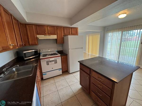 Boynton Beach, FL 33435,530 SW 1st St