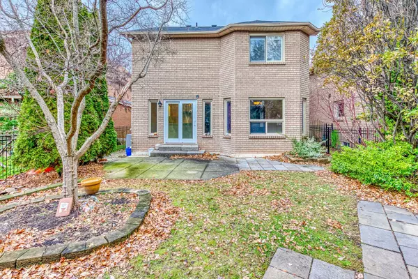 Oakville, ON L6M 3J5,2265 Brays LN