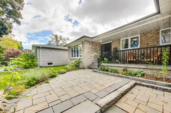 Mississauga, ON L5K 1V4,2262 Springfield CT