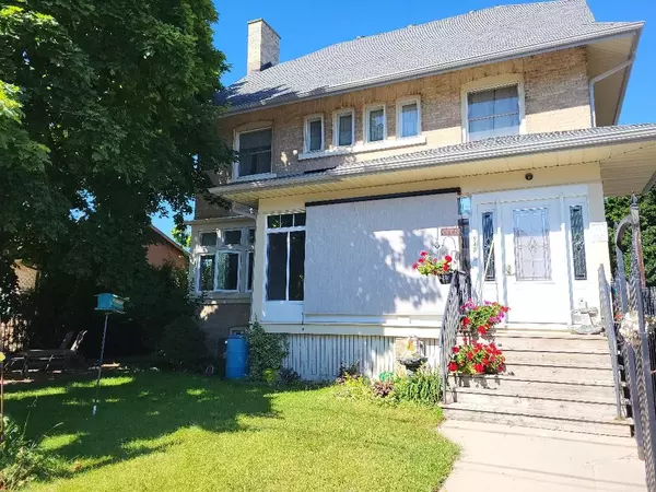 Hanover, ON N4N 2P4,540 10th AVE