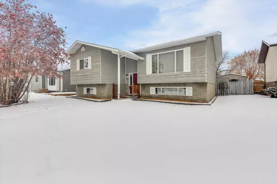 6126 52 Street Close, Ponoka, AB T4J 1E8