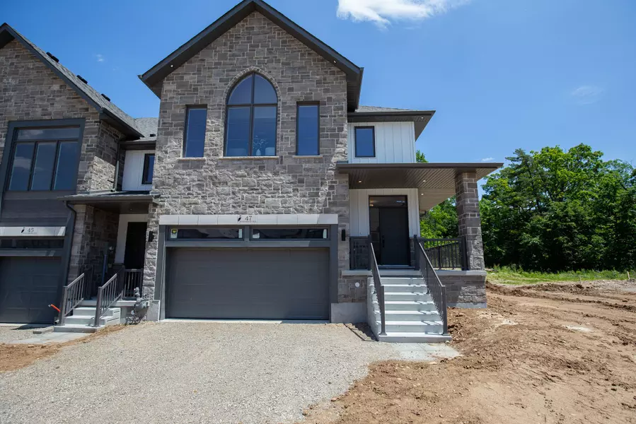 47 Queensbrook CRES, Cambridge, ON N1S 0E5