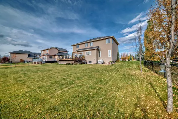 122 Montenaro CRES, Rural Rocky View County, AB T4C 0A5