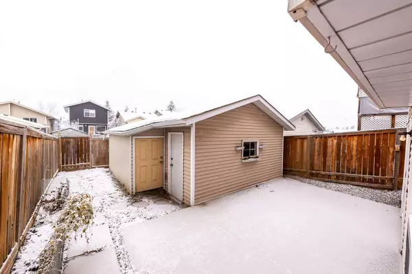 Calgary, AB T3J3H1,23 Martinwood CT NE