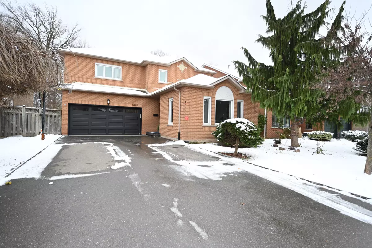 Oakville, ON L6H 6B3,2164 Grand Ravine DR E