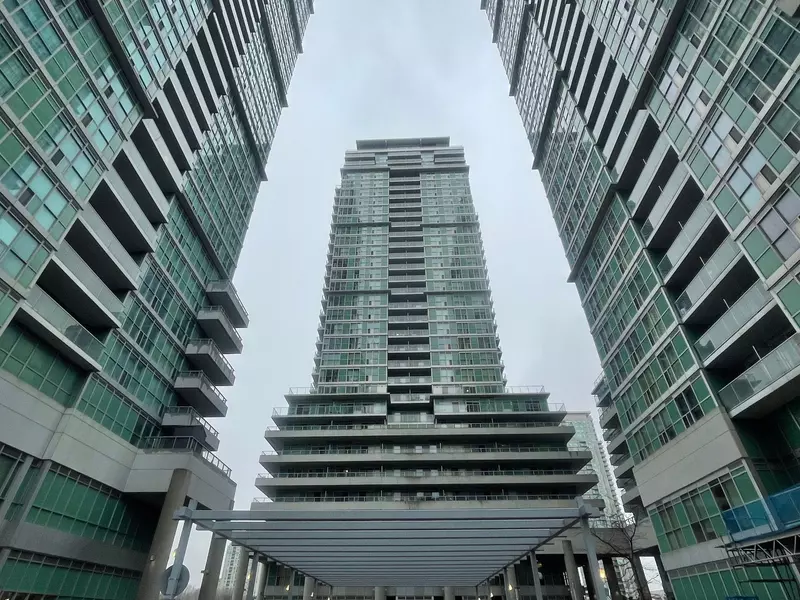 60 Town Centre CT #1402, Toronto E09, ON M1P 0B1