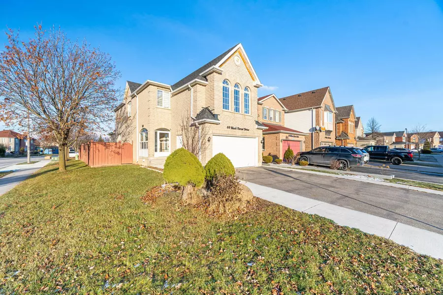 44 Black Forest DR, Brampton, ON L6R 2M9